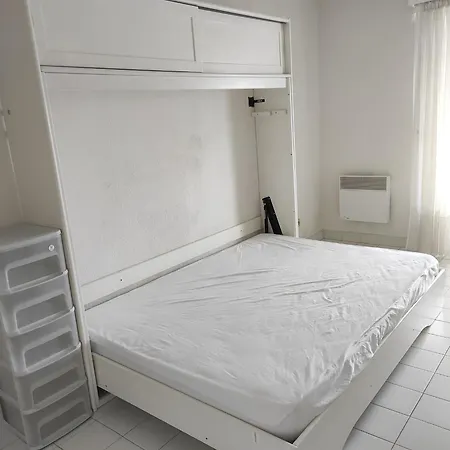 Cosy à Avec Piscine Partagée, 39 M² Appartement